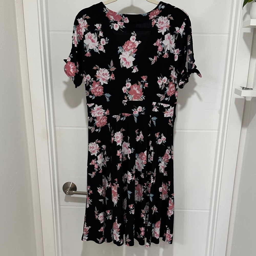 Torrid Plus Size Black Floral V-Neck Dress with Pink & White Blooms - Picture 7 of 8